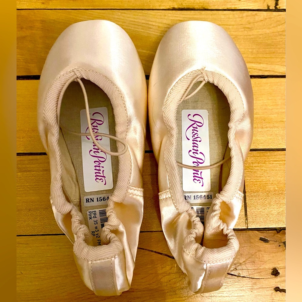 🩰Russian Pointe Entrada Pro sz 35 pointe shoes brand new🩰